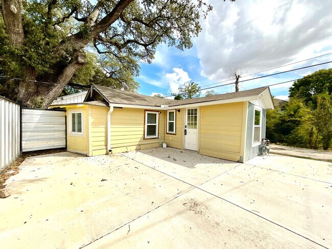 Photo - ALL BILLS PAID!! 1 Bedroom / 1 Bath Unit Near South Side Lions Park!