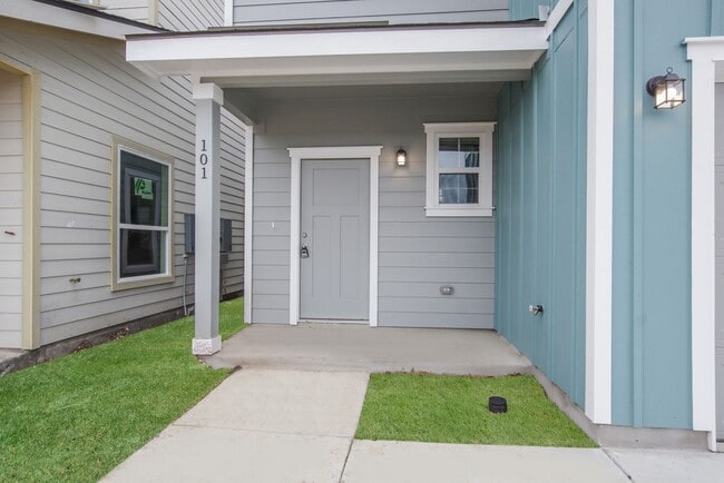 Photo - 3/2.5 Duplex Townhome in Stadium Pointe