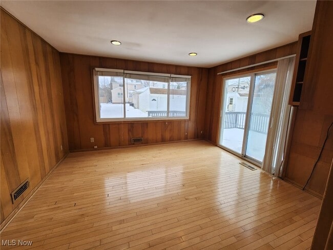 Photo - 2413 Elmdale Rd