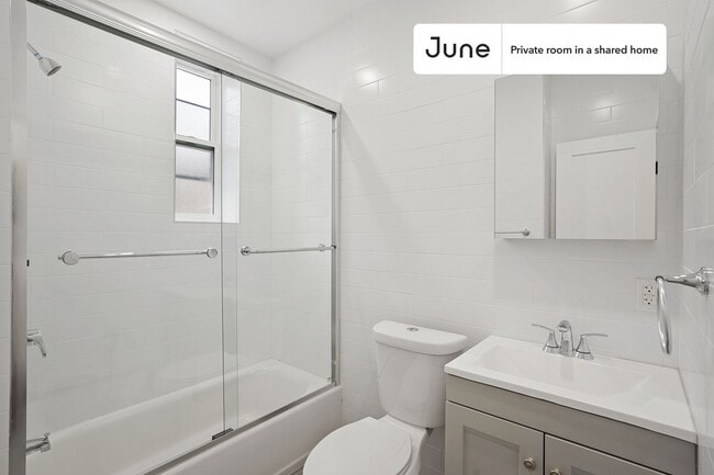 Room in Shared 4 bed/1 bath home in Prospect Lefferts Gardens