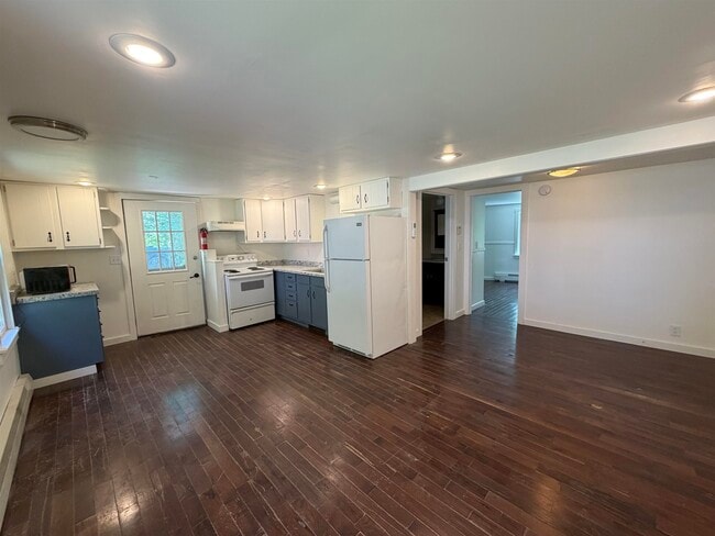 Building Photo - 3031 VT-30 Unit 1