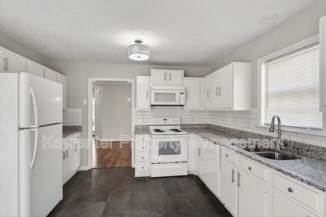 Photo - 701 Ashcroft Rd