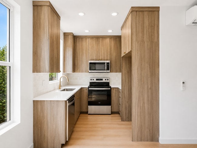 Photo - 5131-5135 SE Morrison St. Unit 5131