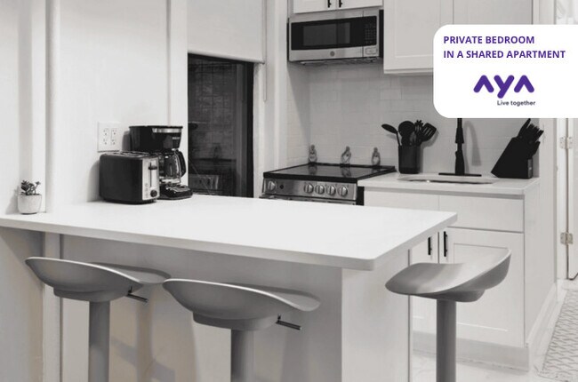 Photo - 321 W 42nd St