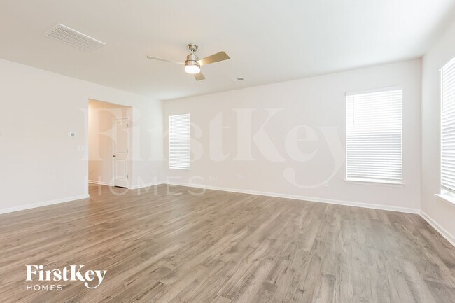 Photo - 703 Birchcrest Wy