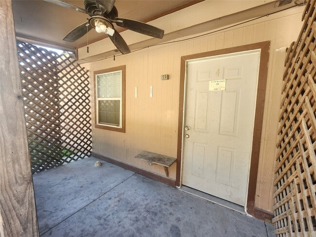 Building Photo - 21333 W Knox Dr Unit 4 Rental