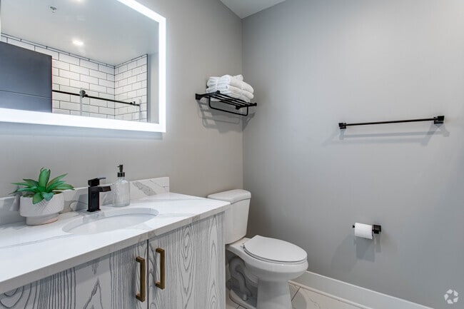 1 Br, 1 Bath - 778 SF