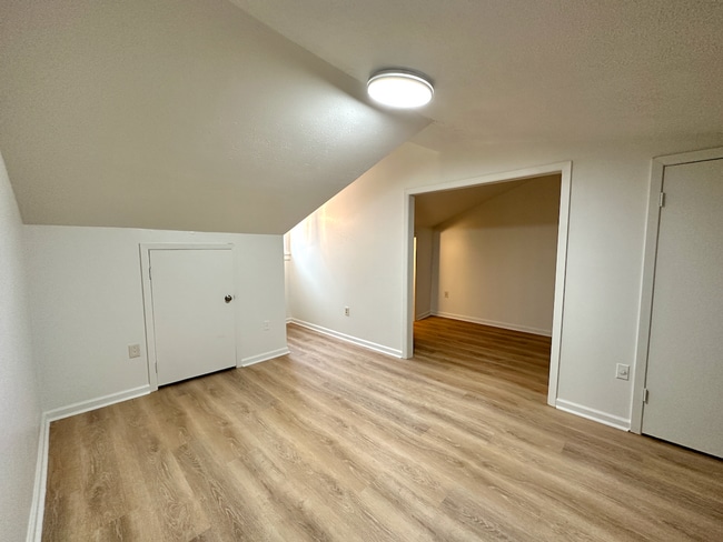 Photo - Garden District Studio Apartment, All Utilities Included! Unit B