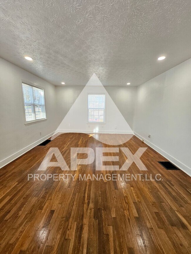 Photo - Renovated - Craftsman Style 2 Bd 1- Ba Sin...