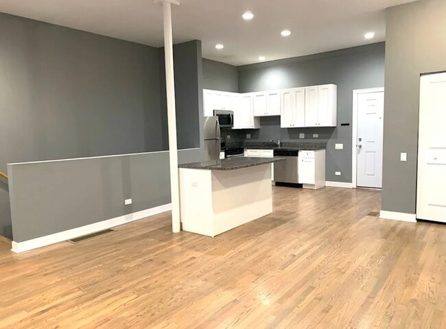 Photo - 2020 N Bissell St