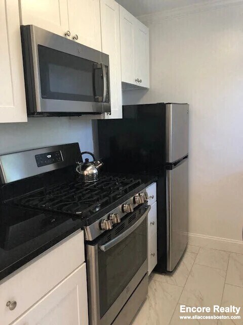 Building Photo - 72 St Paul St Unit 12