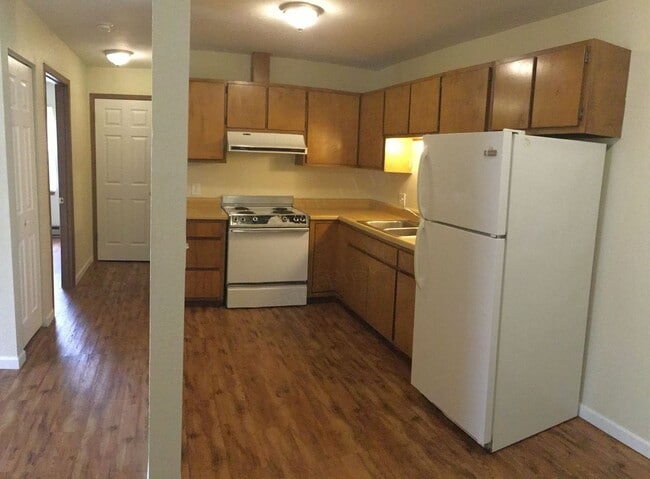 Marshfield Apartments - Marshfield Apartments Unit 102