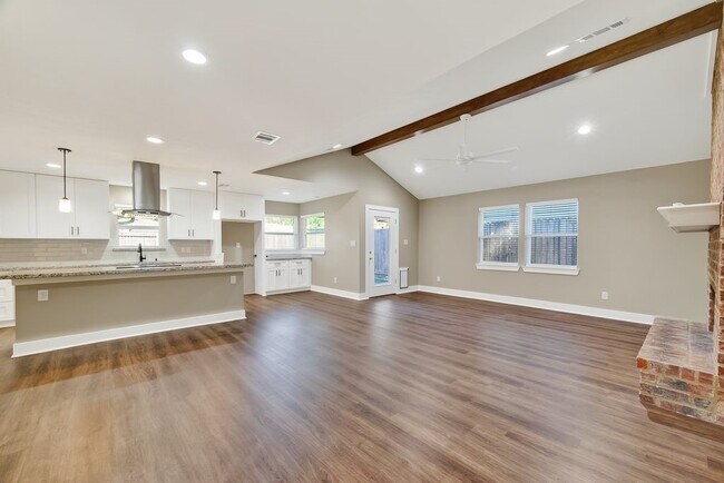 Photo - 2103 Woodway Dr