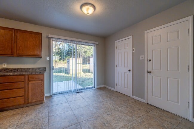 Photo - Charming 3 Bed / 1.5 Bath Home in Greenwoo...