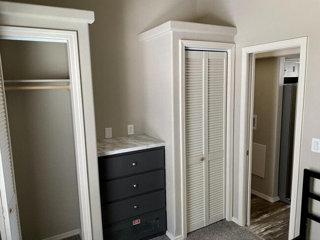 Photo - 405 S 1st St