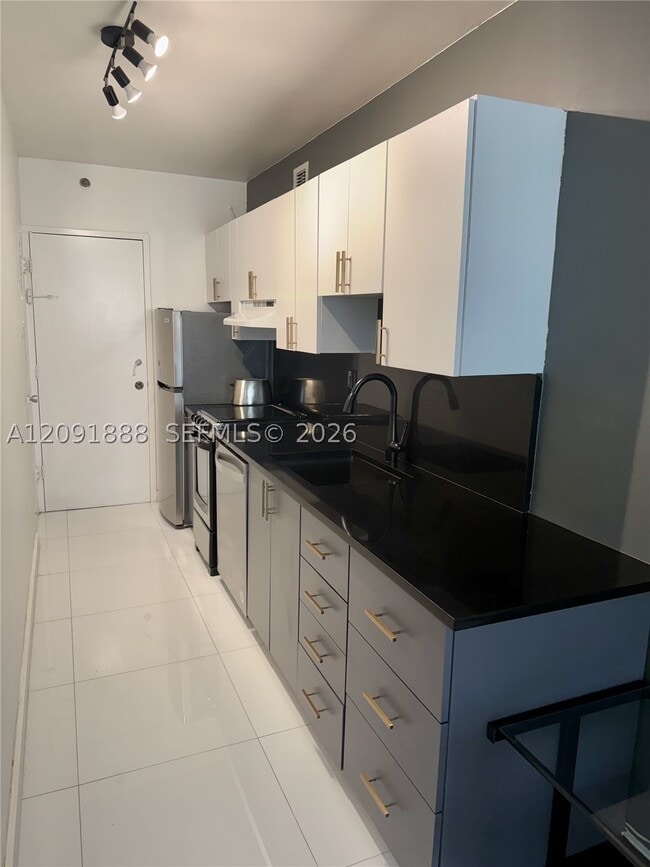 100 Lincoln Rd Unit 418