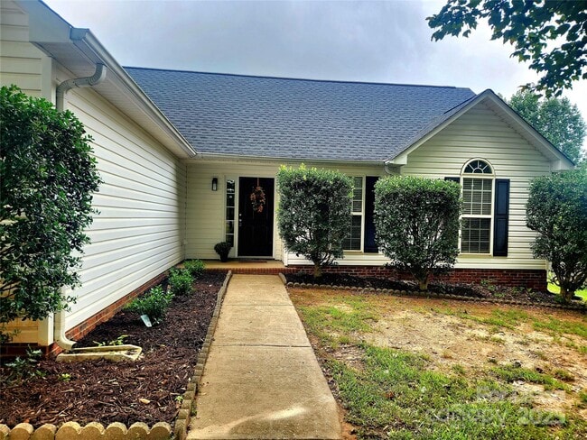 Photo - 403 Winecoff St