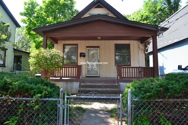 Building Photo - 2 bed 1 bath in Bond Hill Rental