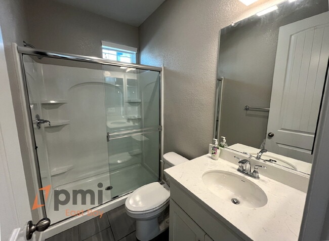 Photo - Contemporary Modern 3Bd Townhome in Muir H...