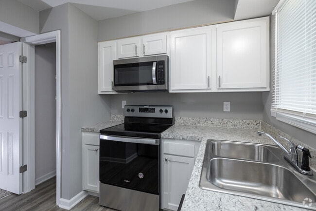 1BR, 1BA - 750 SF - Kitchen
