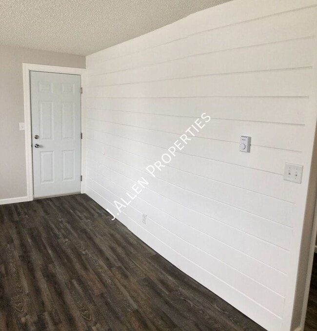 Photo - 1900 Parker Cir Unidad D