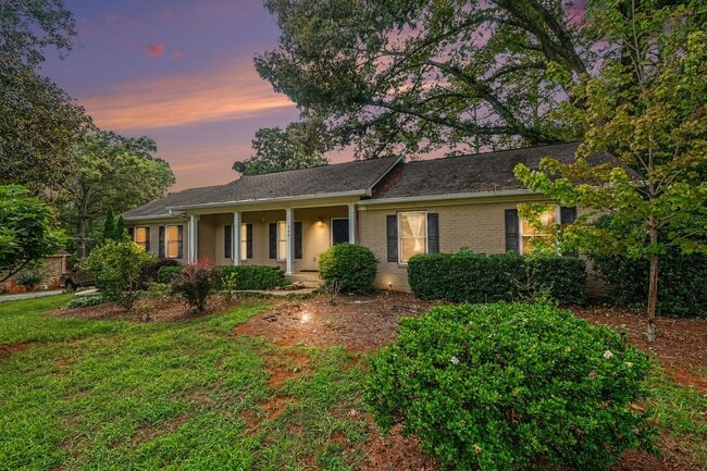 Building Photo - 290 University Cir
