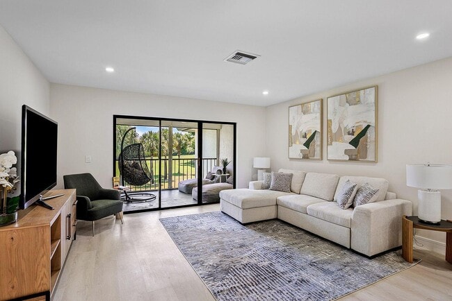 Building Photo - 52 Stratford Ln W Unit F Rental