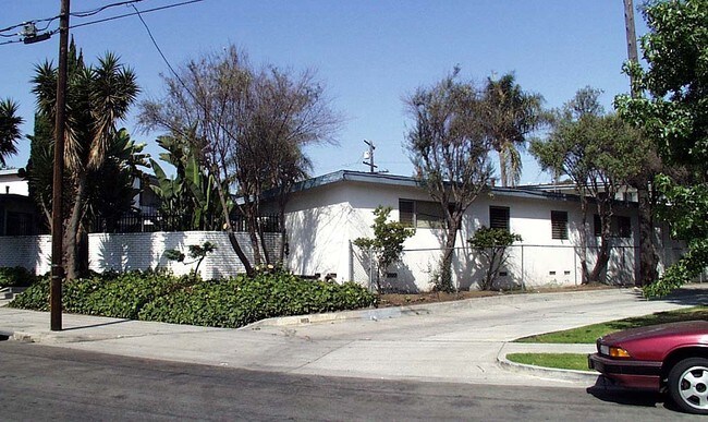 1055 Loma