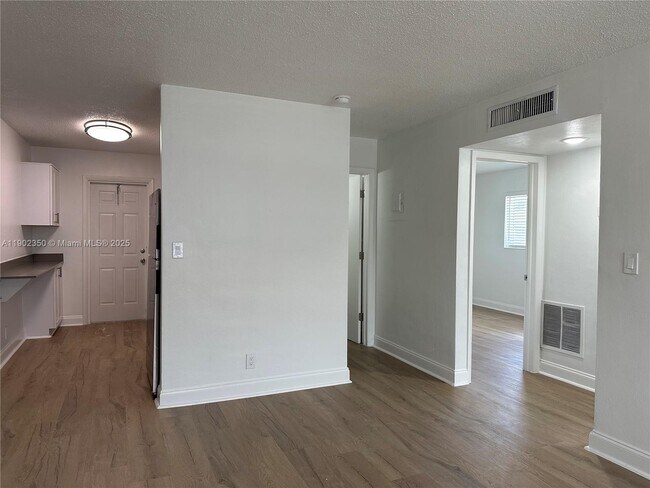 Photo - 110 NE 19th Ave Unit 11