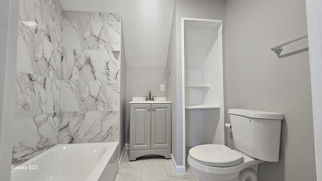 Photo - 310 N Main St Unidad 3