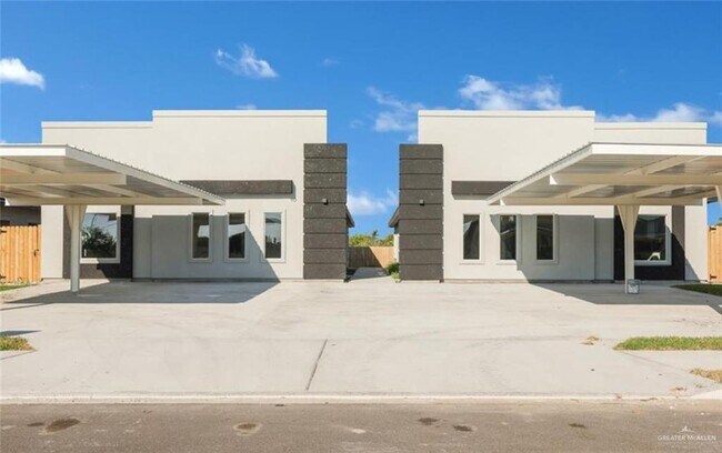 Building Photo - 11 E 13th St Unit 1