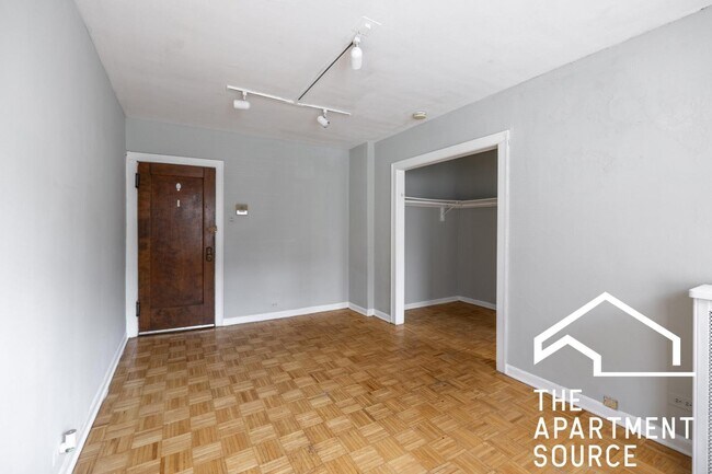 739 W Belmont Ave Unit 111