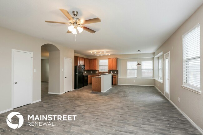 Photo - 533 Crown Oaks Dr