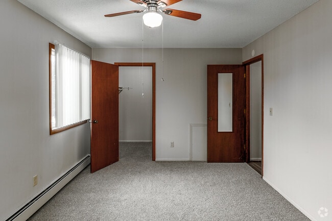 1BR, 1BA - 715SF - Bedroom