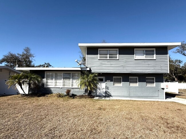 Building Photo - 3181 Hatton St Unit A