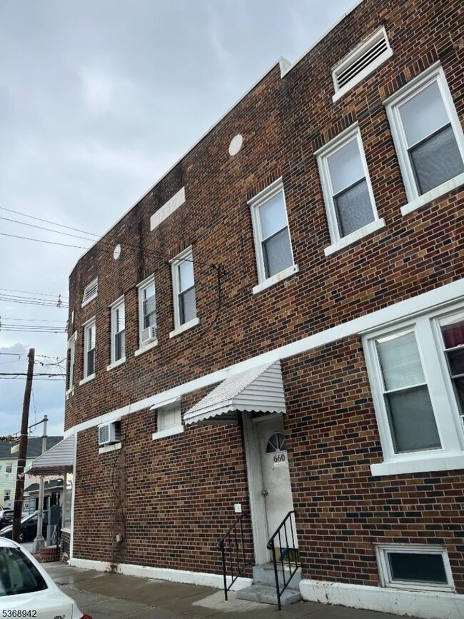 Building Photo - 660 Summer St Rental