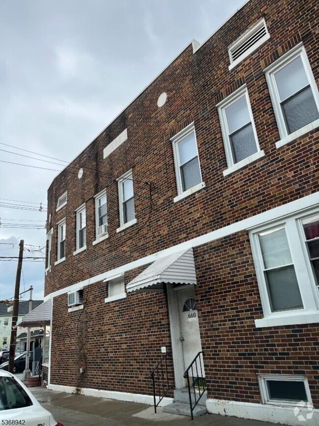 Building Photo - 660 Summer St Rental