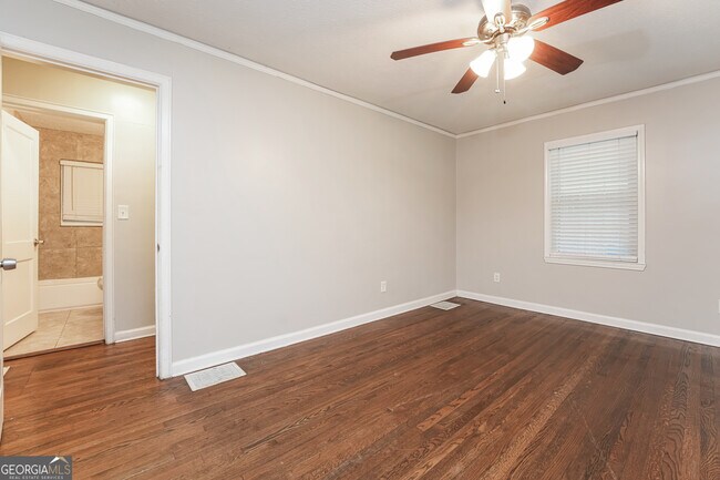 Photo - 4554 Mitchell St