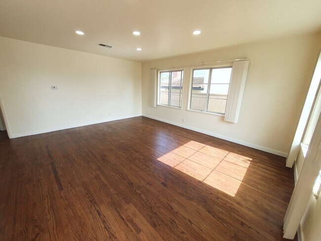 Photo - 5507 Norton St