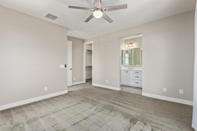 ¡Todas las habitaciones tienen baño privado! - 3104 N 71st St