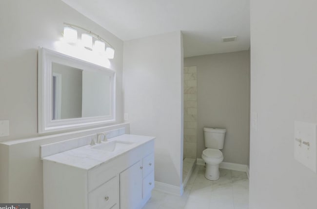 Photo - 711 Scott St