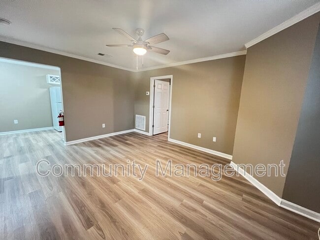 Building Photo - 2150 N Sherwood Forest Dr Unit Apt 27C