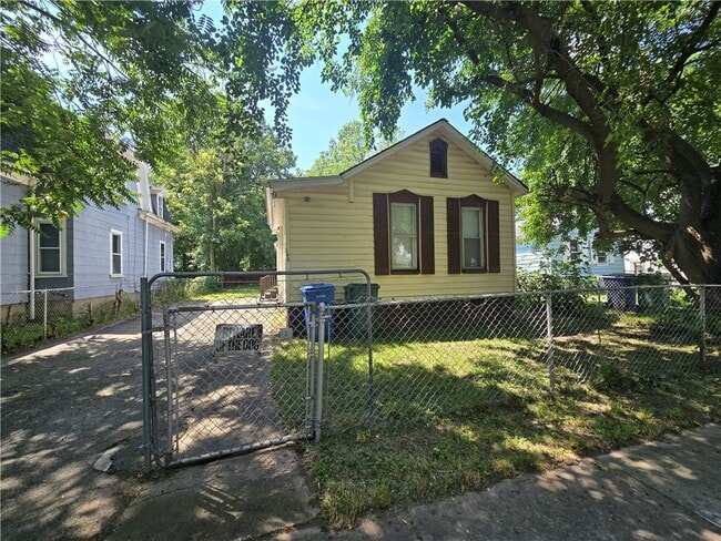 Building Photo - 149 Champlain St