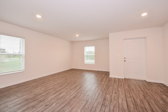 Photo - 166 Blackstone Dr