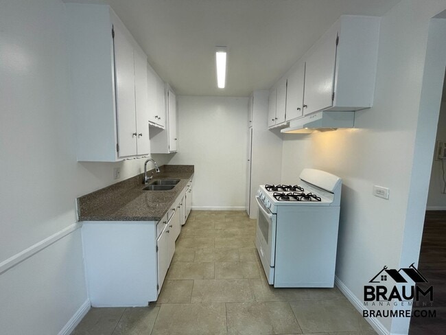 19405 Haynes St Unit 5