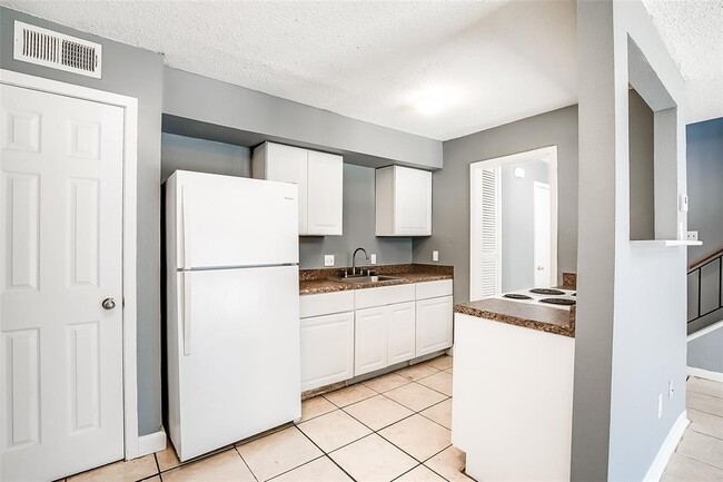 2215 Mission Hill Dr