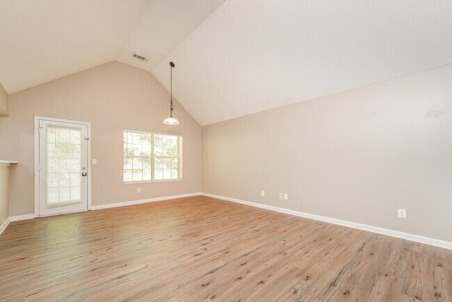 Photo - 804 Hillandale Ln