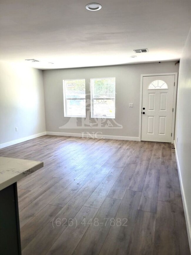 Photo - Modern 3 Bedroom Back House