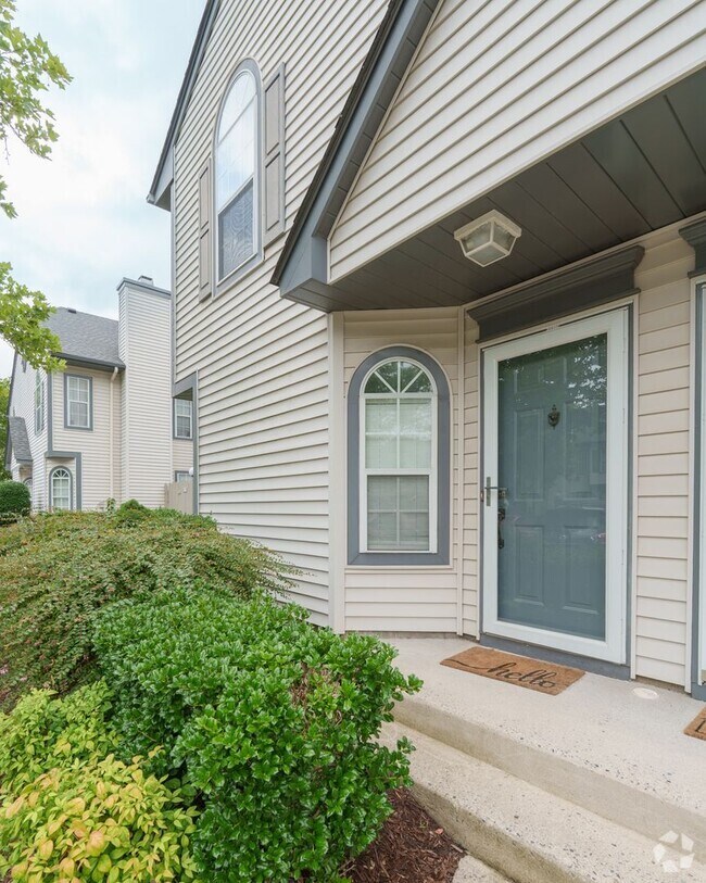 Building Photo - MOVE IN READY 2 Bedroom in the Heart of Vi... Rental