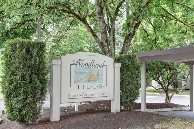 Building Photo - 2 Bedroom Ground Floor Condo in the Heart of Woodinville! Unit 103B